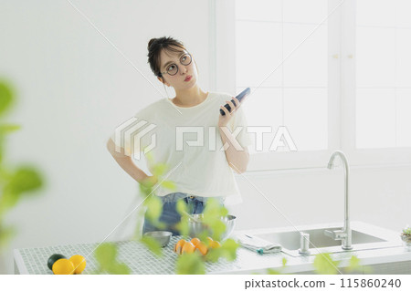 廚房裡的女人 廚房裡的女人 115860240