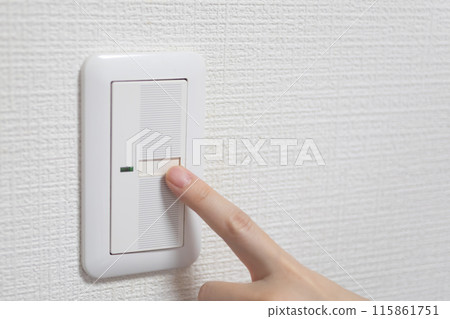 Save electricity by turning off the lights frequently (save on electricity bills) Save electricity by turning off the lights frequently (save on electricity bills) 115861751