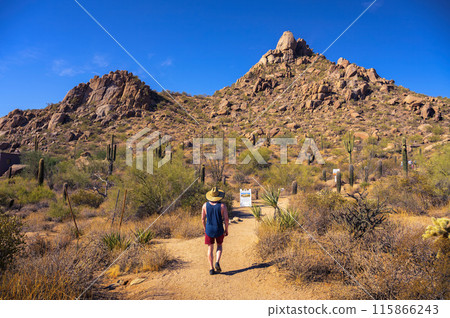 Tourist with a straw hat hiking to Pinnacle Peak near Phoenix, Arizona 115866243