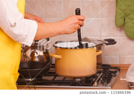 Part body housewife in kitchen 115866396