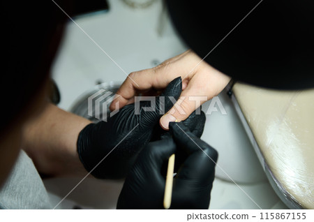 Professional manicure service at a beauty salon Professional manicure service at a beauty salon 115867155