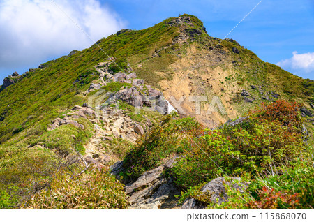 Early summer at Mt. Tanigawa - Okinomimi and the sheer cliffs 115868070