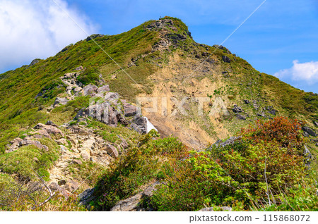Early summer at Mt. Tanigawa - Okinomimi and the sheer cliffs 115868072