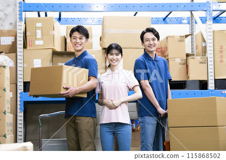 倉庫員工工作合影 倉庫員工工作合影 115868502