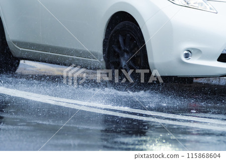 A car splashing water 115868604