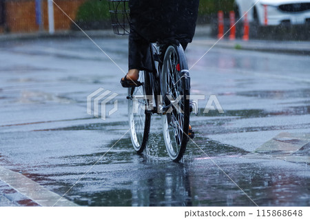 A bicycle splashing water 115868648