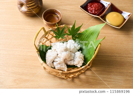 Conger eel served in a basket 115869196
