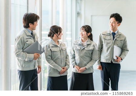 Businessmen and women in work clothes walking in the office hallway (bosses, subordinates, teams, colleagues) 115869263