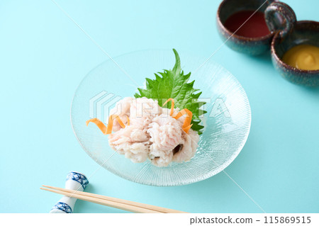 海鰻海鰻滴在玻璃碗中 115869515