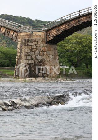 Stonework of Kintai Bridge, sturdy spindle-shaped abutment (downstream side) 115869655