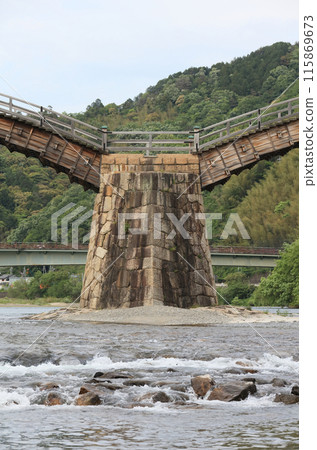 錦帶橋的石砌體、堅固的紡錘形橋台（下游側） 115869673