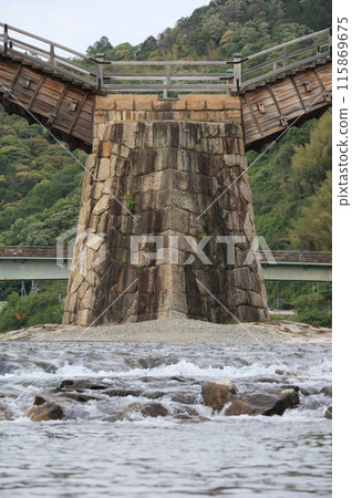 Stonework of Kintai Bridge, sturdy spindle-shaped abutment (downstream side) 115869675