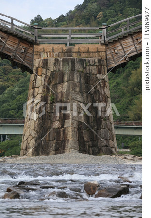 Stonework of Kintai Bridge, sturdy spindle-shaped abutment (downstream side) Stonework of Kintai Bridge, sturdy spindle-shaped abutment (downstream side) 115869677