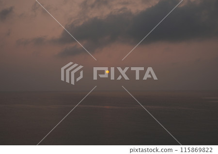 玄界海上冉冉升起的朝陽和雲龍 玄界海上冉冉升起的朝陽和雲龍 115869822
