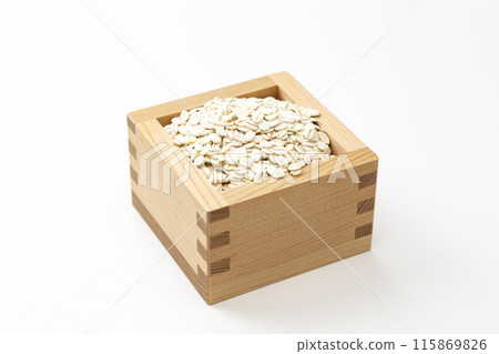 白色背景上的胚芽燕麥片 白色背景上的胚芽燕麥片 115869826