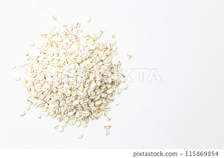 白色背景上的胚芽燕麥片 白色背景上的胚芽燕麥片 115869854