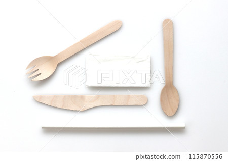Plastic-free products (paper straws, bamboo napkins, wooden spoons, etc.) 115870556