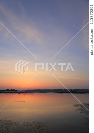 印巴湖的日出景色 印巴湖的日出景色 115870891