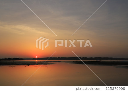 印巴湖的日出景色 115870908