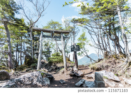Walk along the ridgeline of Mt. Akanagi 115871183