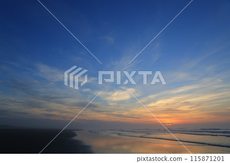 A beautiful morning glow 115871201