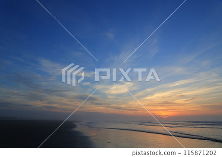 A beautiful morning glow 115871202