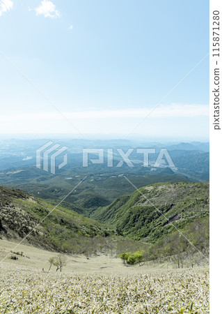 Walk along the ridgeline of Mt. Akanagi Walk along the ridgeline of Mt. Akanagi 115871280