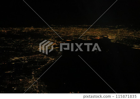 從空中看到的城市夜景 從空中看到的城市夜景 115871835