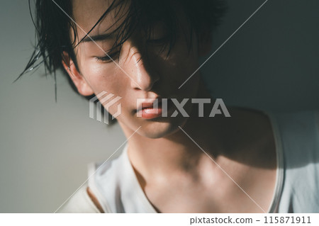 Men's beauty in their 20s 115871911