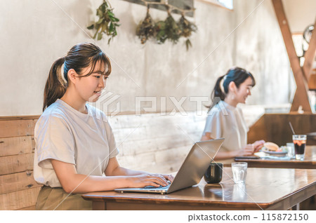 College students and female college students studying, writing reports, and papers in cafes and restaurants College students and female college students studying, writing reports, and papers in cafes and restaurants 115872150
