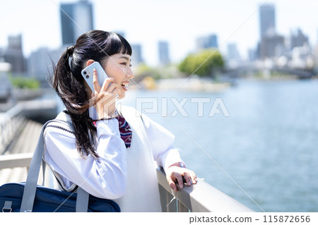 淺談智能手機的高中女孩 115872656