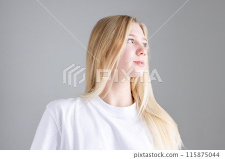 金髮碧眼的外國女子 115875044