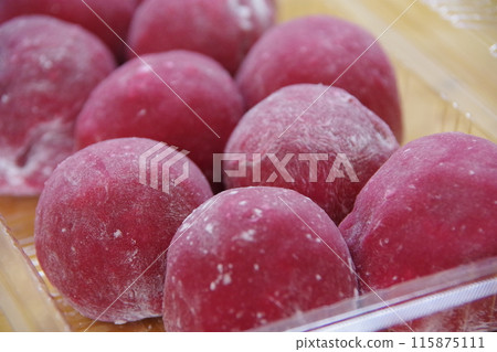 Strawberry Daifuku made with dough containing strawberries 115875111