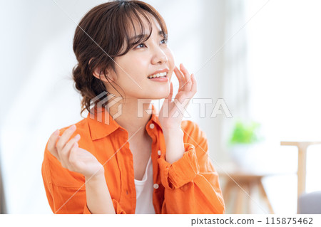 Woman relaxing in the living room 115875462