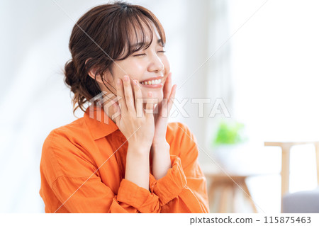 Woman relaxing in the living room 115875463