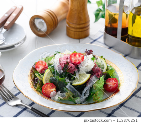 Healthy seaweed salad (with 5 kinds of seaweed, white wood ear mushroom, and konjac agar) 115876251