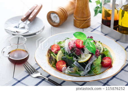 Healthy seaweed salad (with 5 kinds of seaweed, white wood ear mushroom, and konjac agar) 115876252