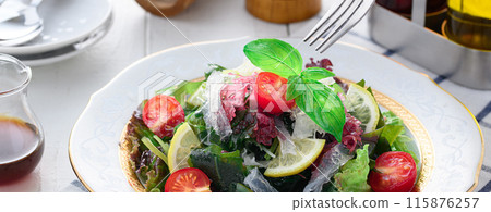 Healthy seaweed salad (with 5 kinds of seaweed, white wood ear mushroom, and konjac agar) 115876257