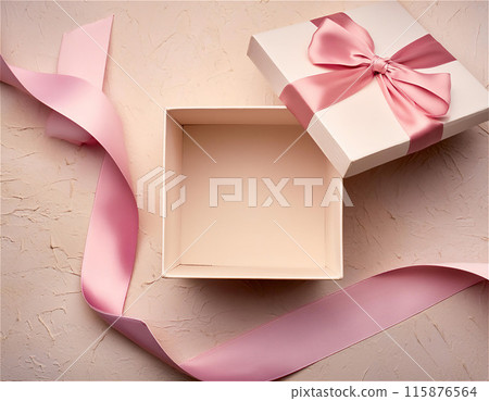 打開禮物時盒子的俯視圖 115876564