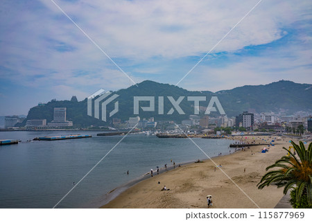 日本熱海市的熱海陽光海灘風光 115877969