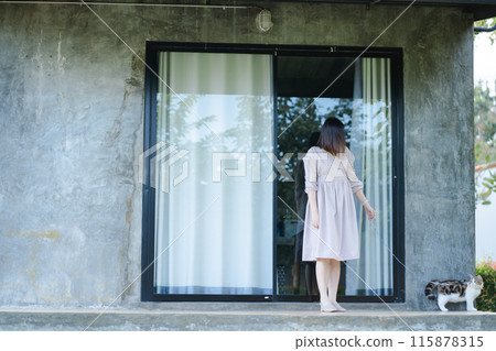 woman relax and travel with her scottish cat woman relax and travel with her scottish cat 115878315