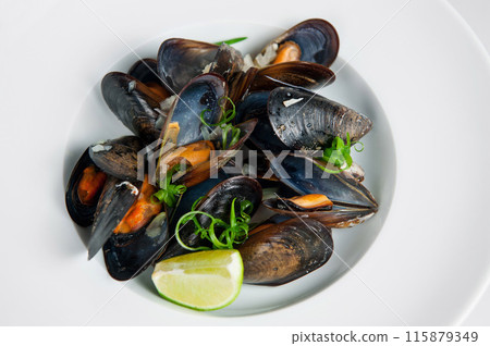 Fresh steamed mussels with lime and herbs Fresh steamed mussels with lime and herbs 115879349