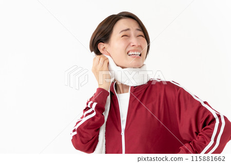 穿著球衣擦汗的女人 115881662