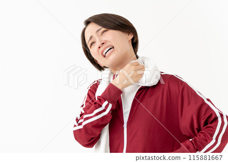 穿著球衣擦汗的女人 115881667