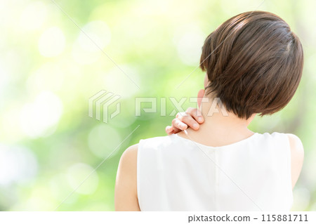 中女性，鮮綠色，肩膀，後視圖 115881711