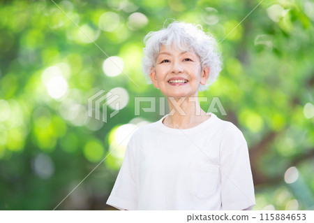 Fresh green, woman, gray hair 115884653