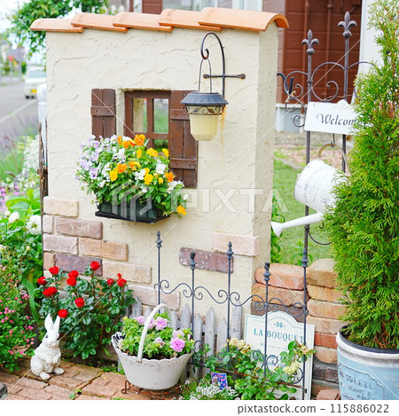 Gardening Southern European style exterior garden Gatepost Gardening Southern European style exterior garden Gatepost 115886022