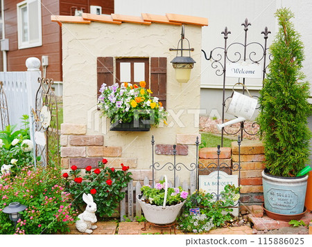 Gardening Southern European style exterior garden Gatepost Gardening Southern European style exterior garden Gatepost 115886025