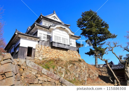 [岡山縣]備中松山城（現存天守閣） 115886308