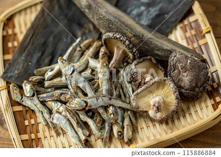 Dried foods that make delicious soup stock 115886884